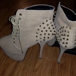 Tan with Gold Spikes